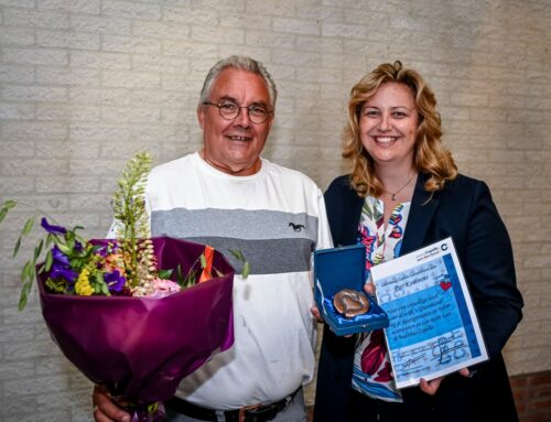 WABP-vrijwilliger Piet Koolmees ontvangt Capels Compliment